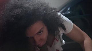 O uber me pegou na saída da festa à fantasia e me colocou pra mamar pra pagar a corrida